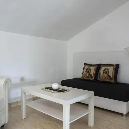 Dom wakacyjny Hill-view Holiday In Cutiellos With Swimming Pool